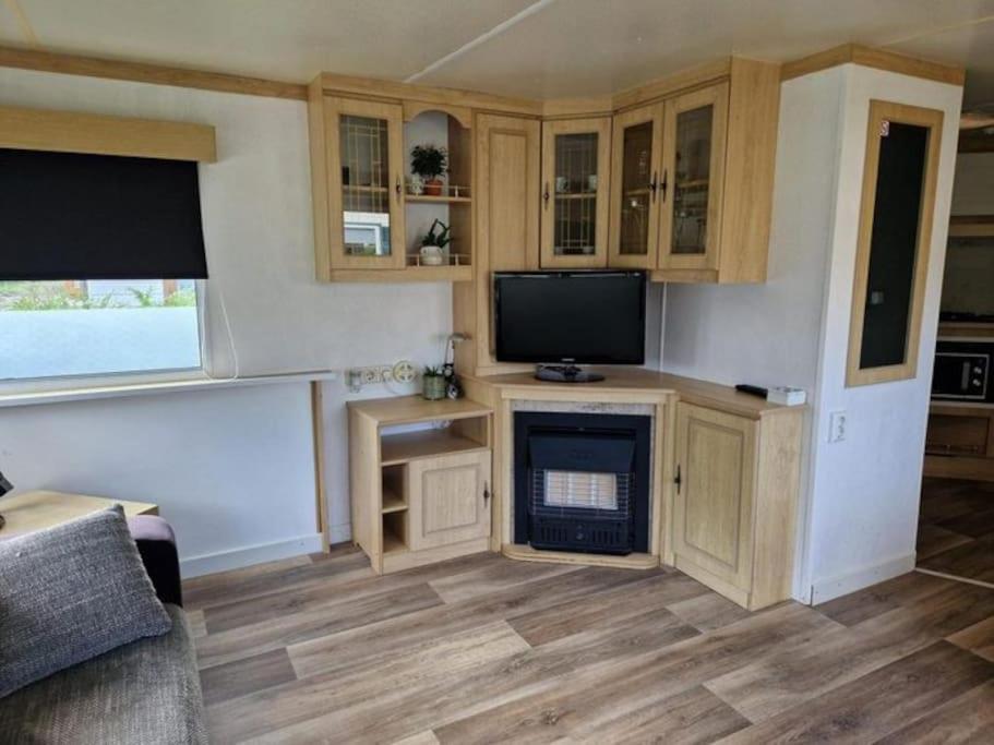Chalet 14 Met Airco Familiecamping De Tien Heugten Schoonloo Drenthe Bagian luar foto