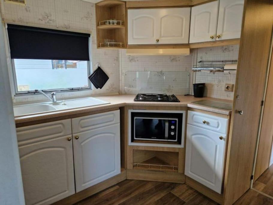 Chalet 14 Met Airco Familiecamping De Tien Heugten Schoonloo Drenthe Bagian luar foto