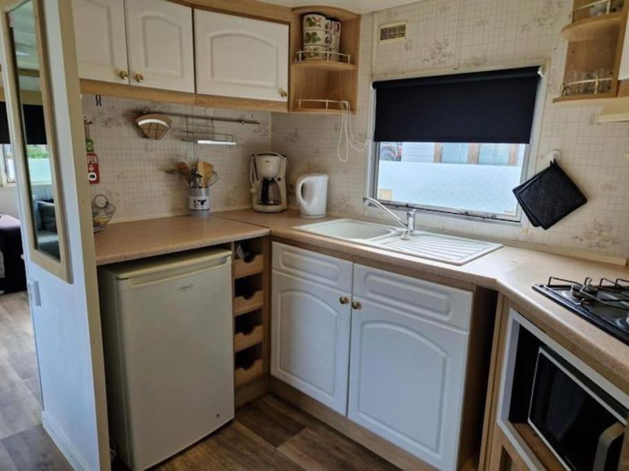 Chalet 14 Met Airco Familiecamping De Tien Heugten Schoonloo Drenthe Bagian luar foto