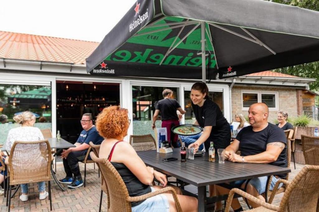 Chalet 14 Met Airco Familiecamping De Tien Heugten Schoonloo Drenthe Bagian luar foto