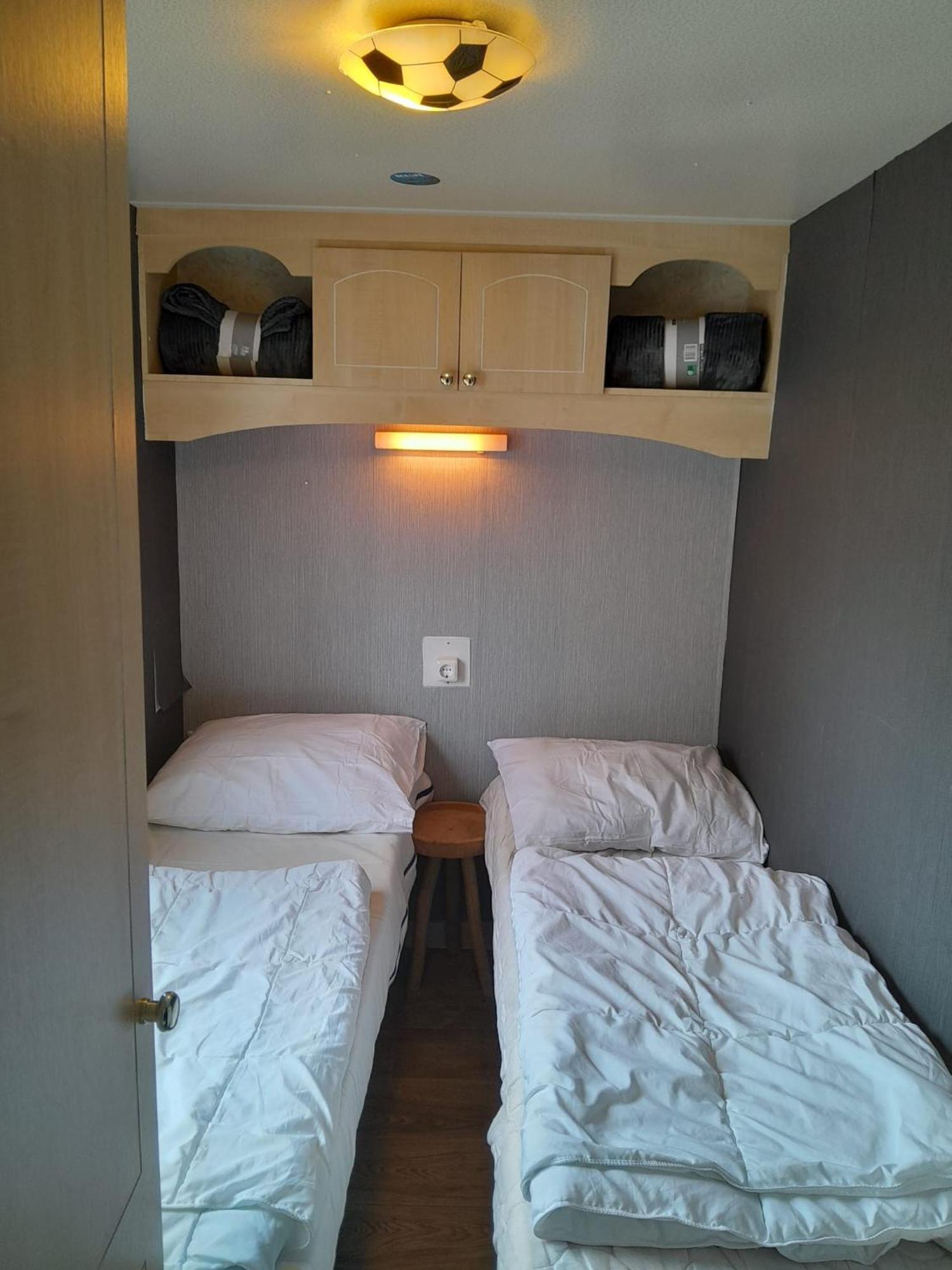 Chalet 14 Met Airco Familiecamping De Tien Heugten Schoonloo Drenthe Bagian luar foto