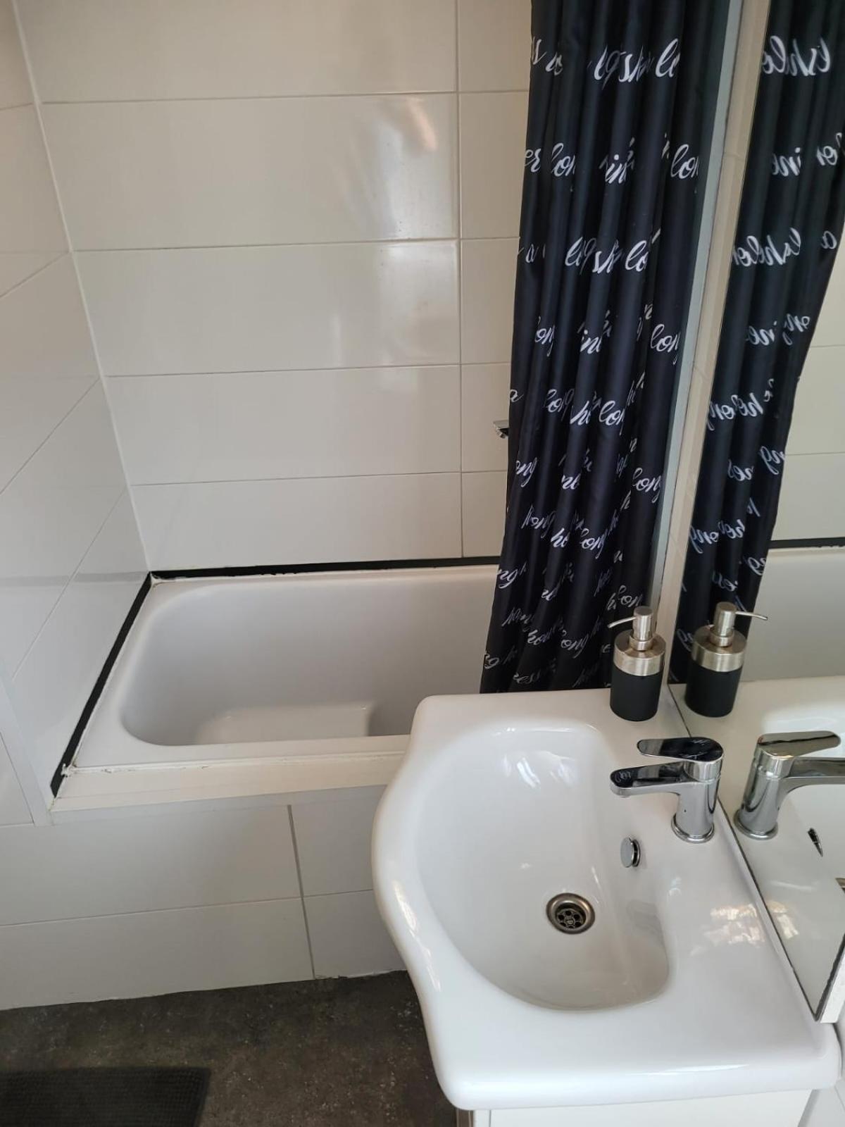 Chalet 14 Met Airco Familiecamping De Tien Heugten Schoonloo Drenthe Bagian luar foto